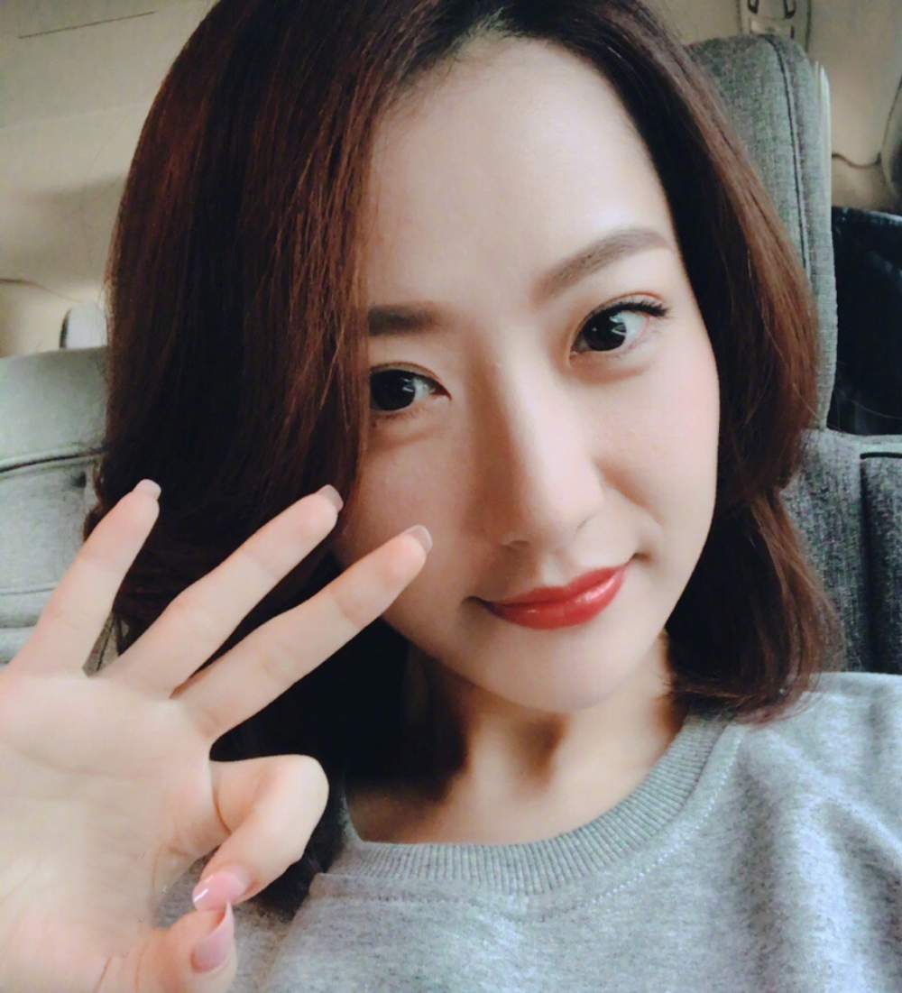 白冰长相甜美曾是西北政法大学校花,那么她是你的女神吗?