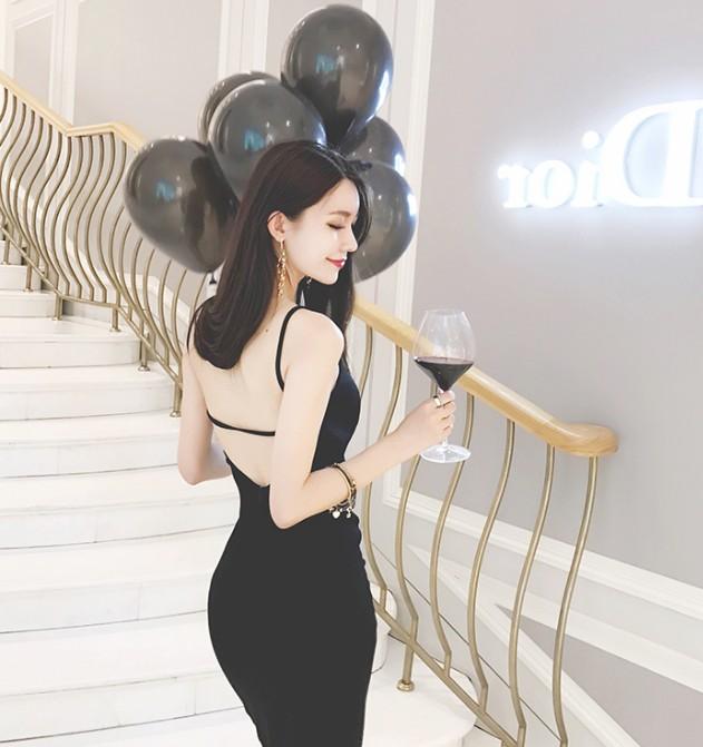 天气转暖了 是时候应该露背装出场了