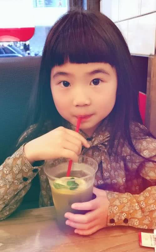 这些星二代小时候被嫌丑,小沈阳女儿超像他,李咏女儿长开了