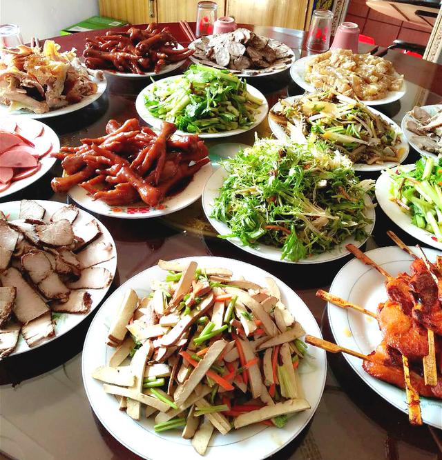 青岛农村正月里天天吃肉,有一种昆虫美食炸着喷香还好吃