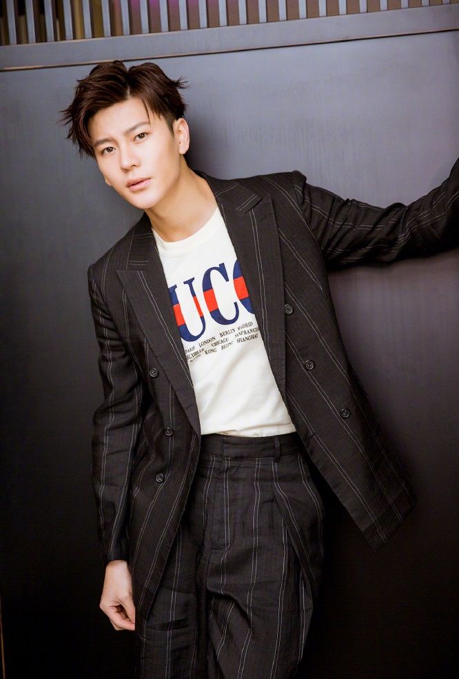 小李晨两套造型帅出天际范冰冰看到都该心动了