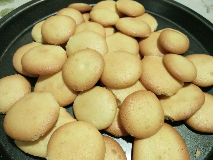 4个鸡蛋,1碗面粉,做孩子爱吃的小饼干,酥脆香甜,一盘不够吃