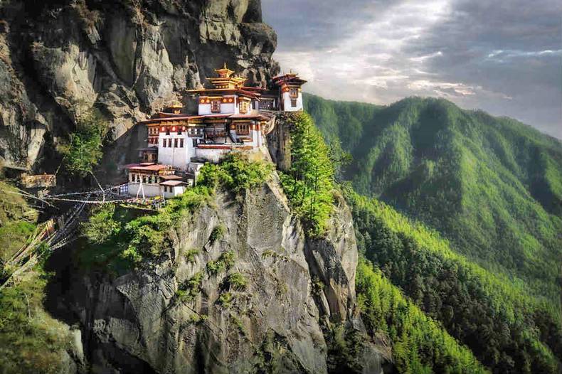 两个悬崖上的寺庙,一个是不丹的虎穴寺,一个是山西的悬空寺|悬空寺|不丹|虎穴寺_新浪新闻