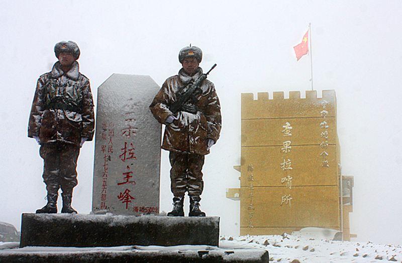 当兵站哨可以说是正常不过的事情了,在陆地部队的一些重要的点位都会