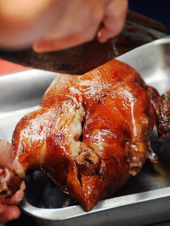 舌尖上的东莞,大岭山荔枝柴火烧鹅这样烧?才是最正宗!