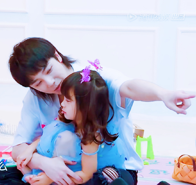 《放开我北鼻》中华晨宇初来乍到 温柔的花花和哈琳的互动太高甜