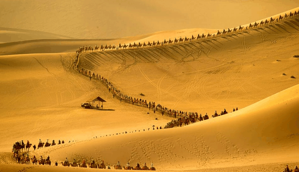 古丝绸之路八月旅游的经典路线途中风景名胜无数