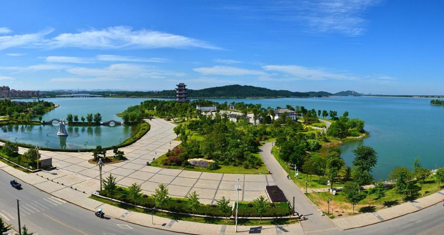 湖北咸宁人口最少的县和武汉相邻拥有长江第一湾