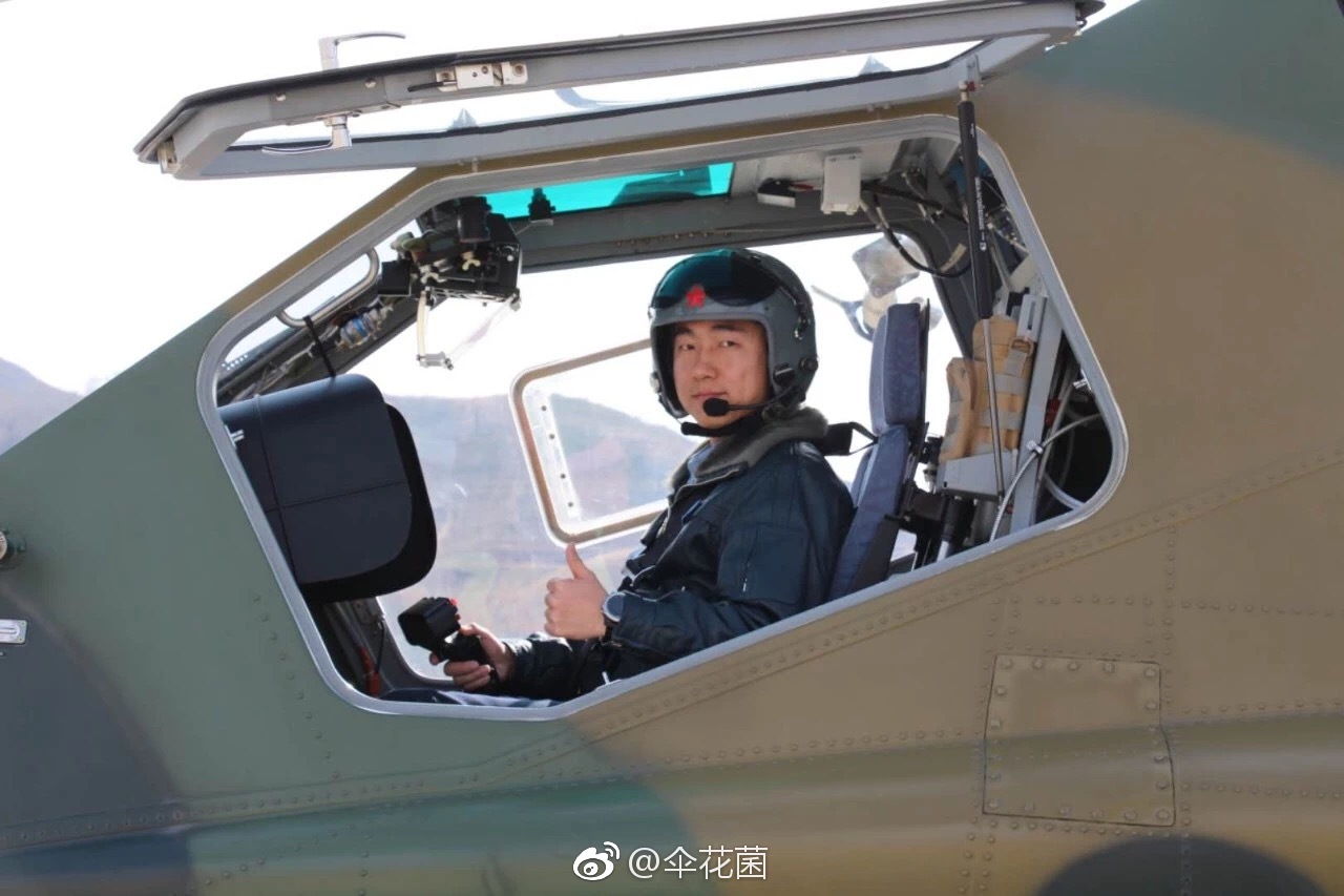 据说机长是空军转业也为中国军人点赞
