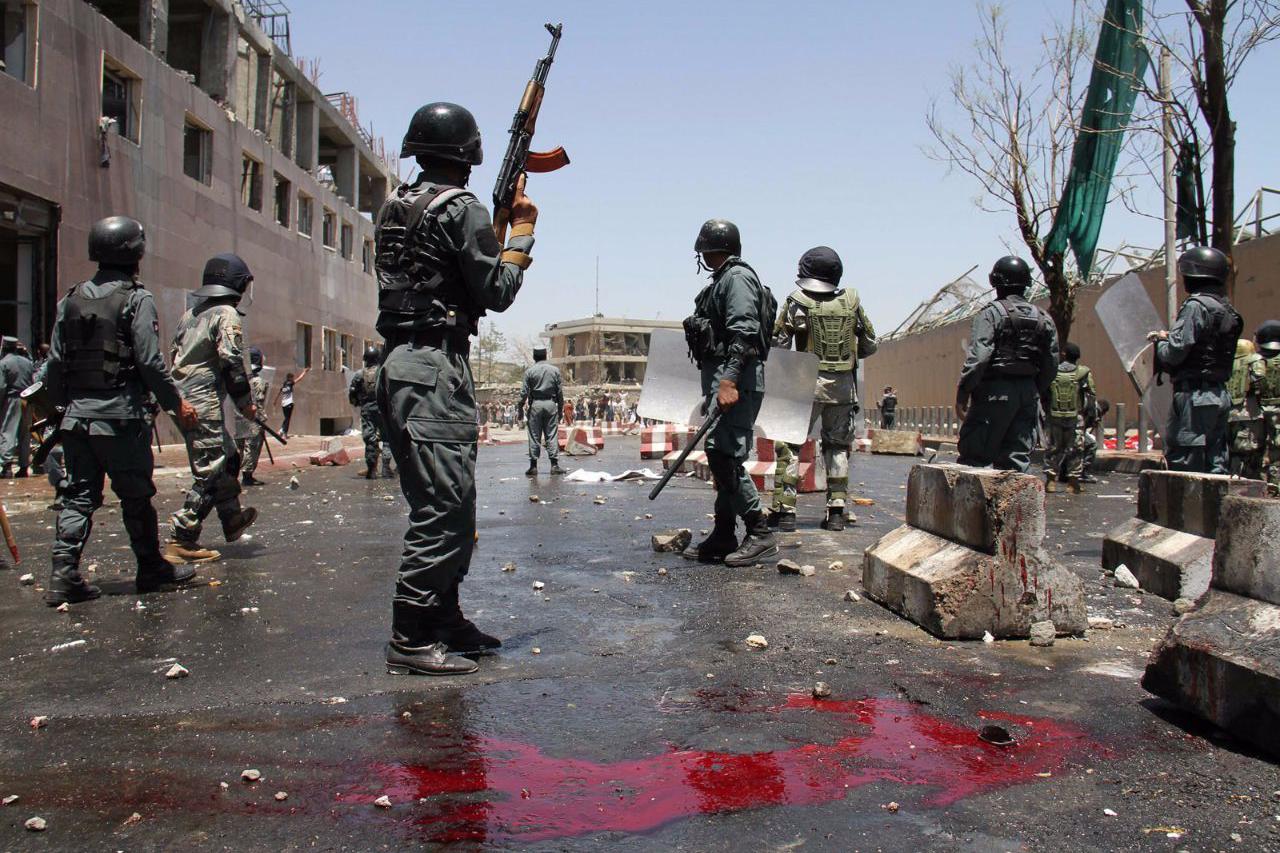 惨烈塔利班强攻阿富汗加兹尼市至少已造成100死133伤