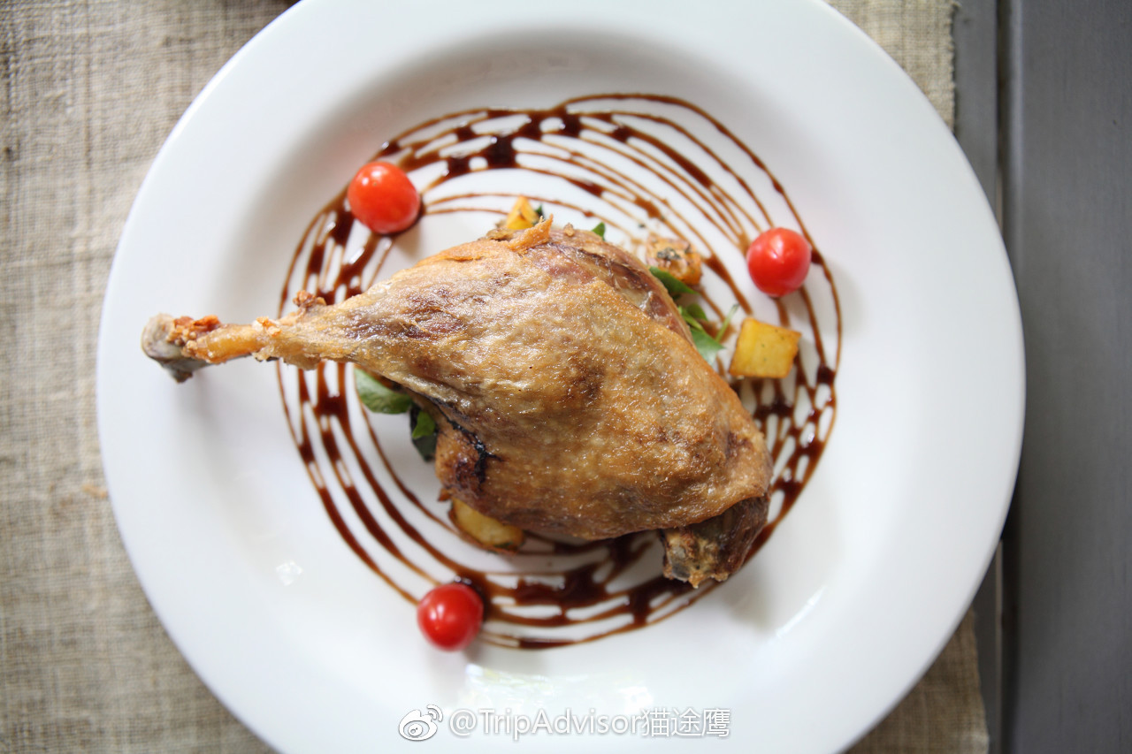 据说法国人对于鸭子的热爱,全在经典的油封鸭(duck confit)里