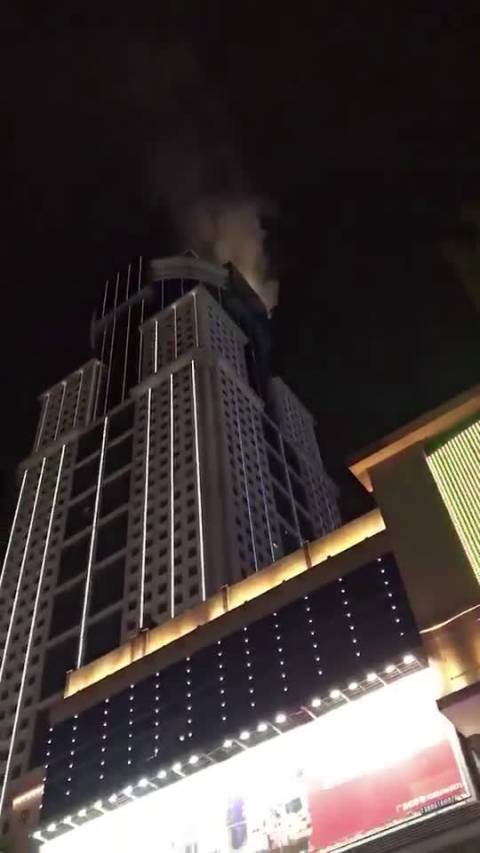 武汉身边事 据前线报道,江汉路佳丽广场疑似失火,在附近的各位小主们