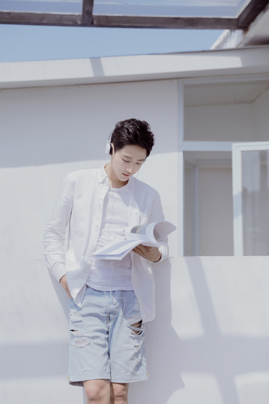 翩翩白衣少年 67676767