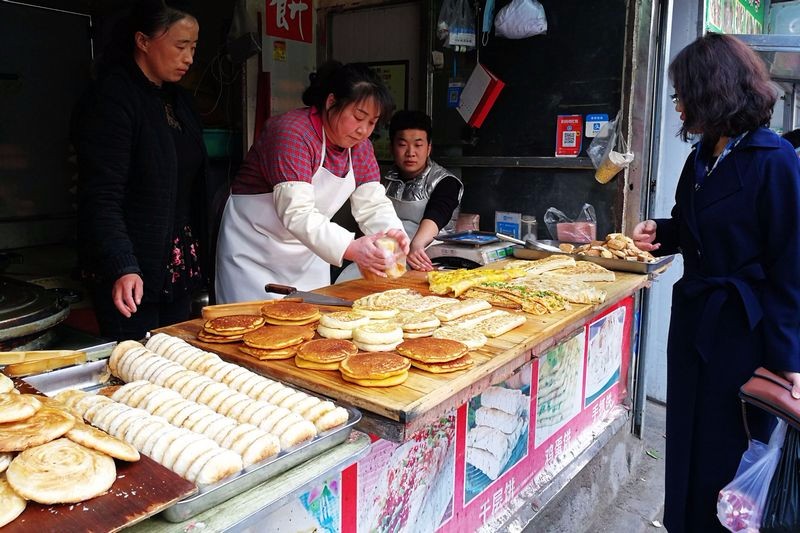 东北大饼风味独特 物美价廉 酱香饼7块钱一斤 真馋人