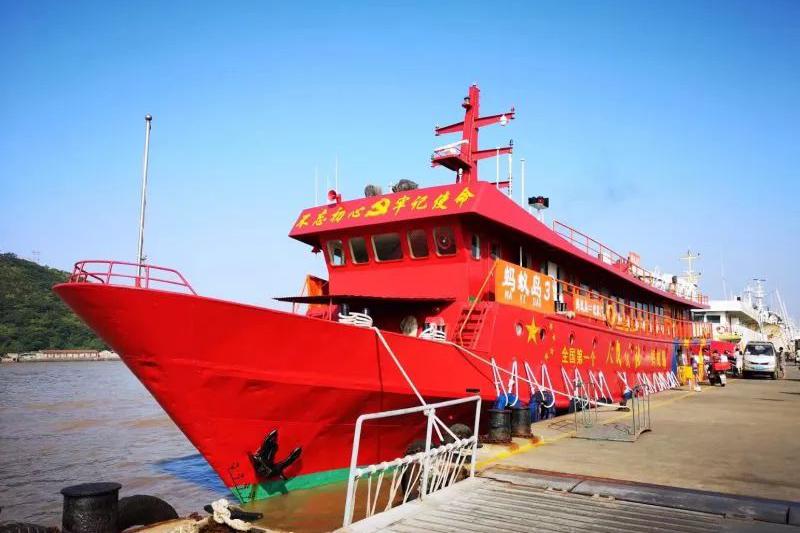 探蚂蚁岛忆红色精神