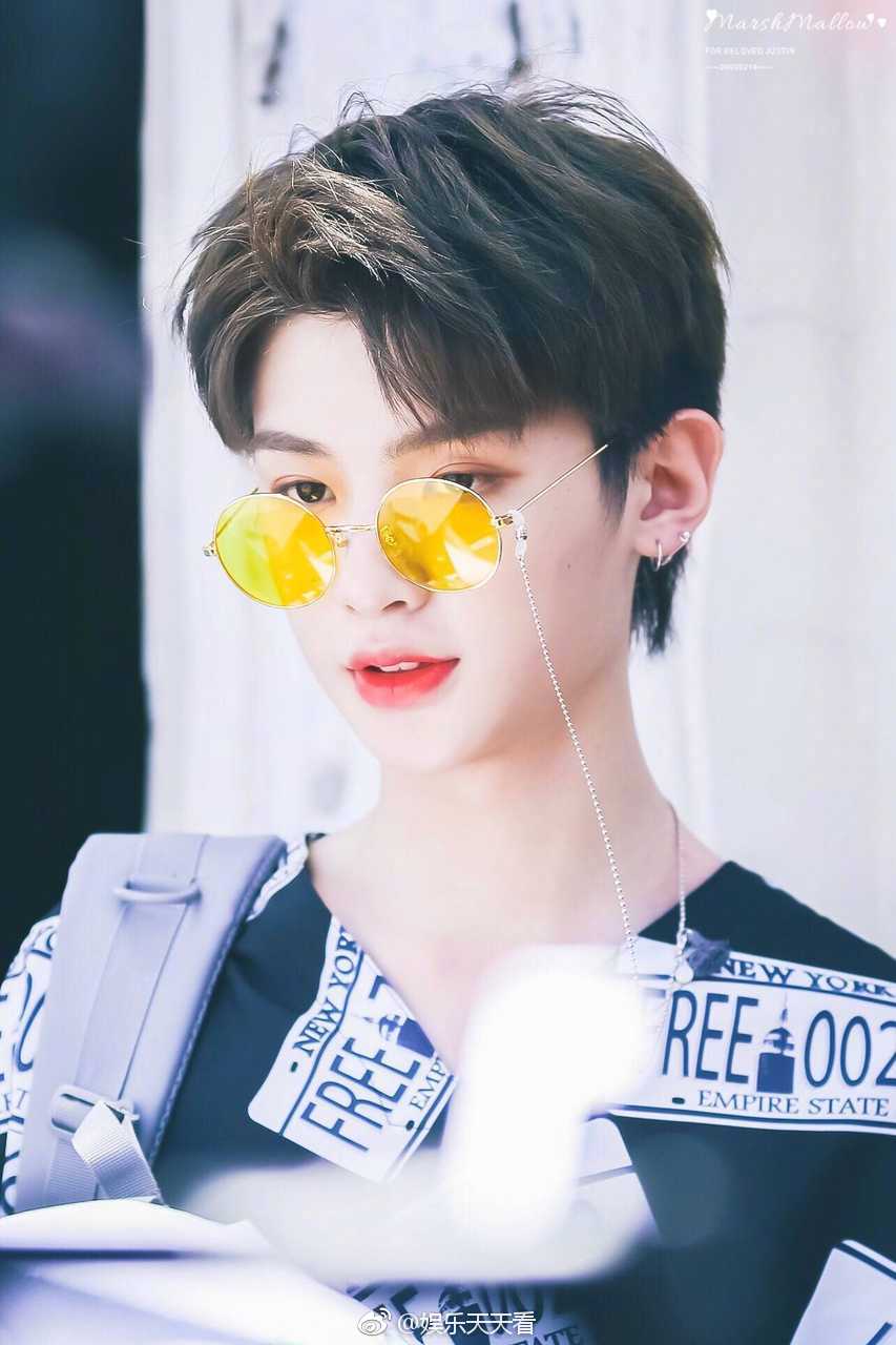 黄明昊justin黄明昊出道100天快乐