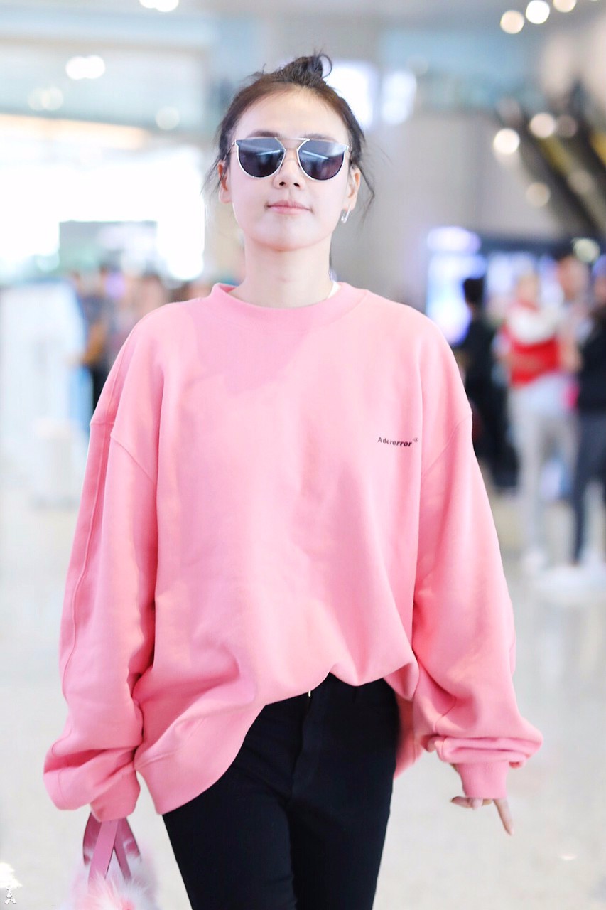 扎丸子头可爱又减龄|马思纯|戴墨镜|卫衣_新浪新闻