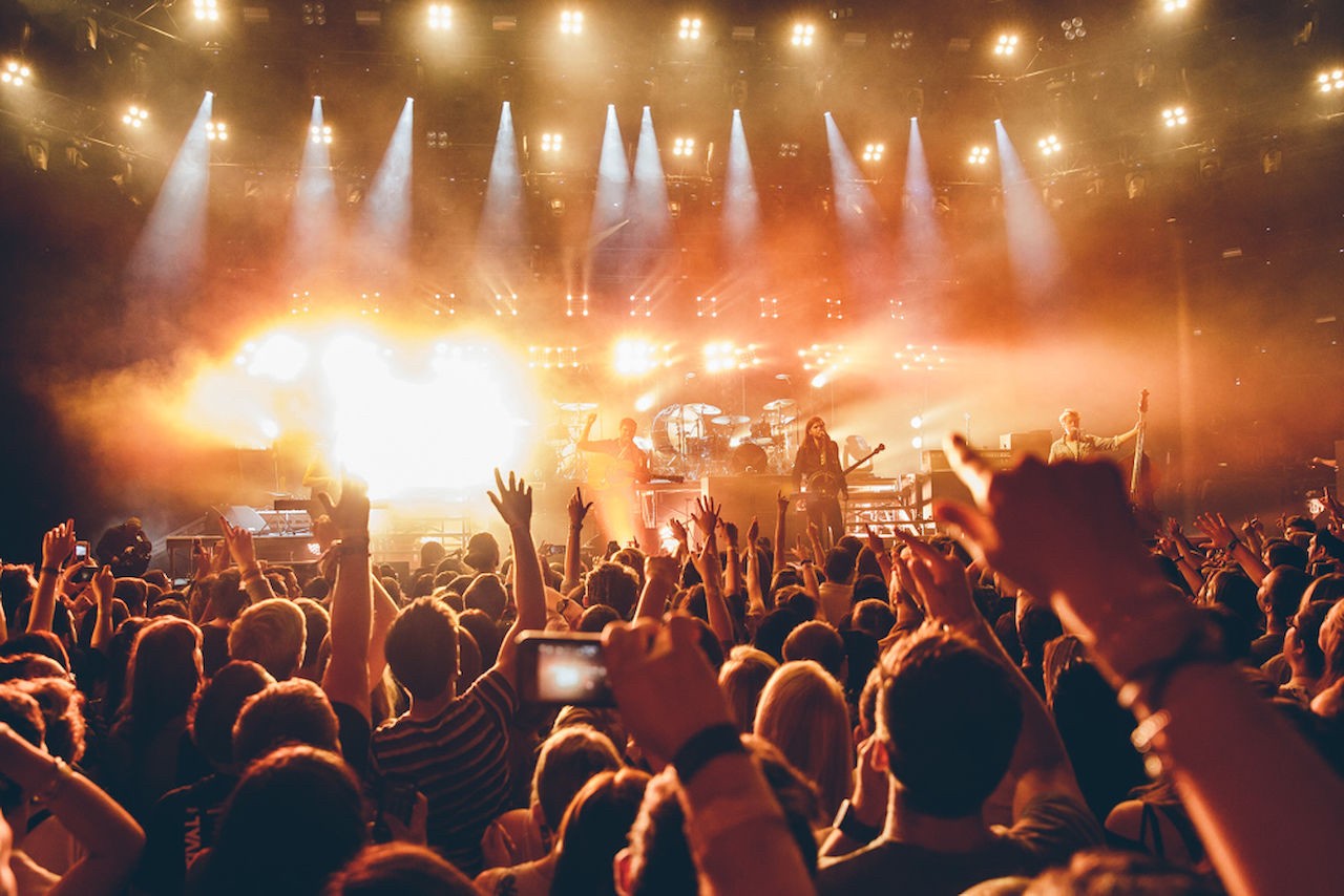 在欧洲看演出的乐迷数量=欧洲人口数 | 数据集