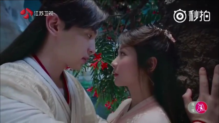 《香蜜沉沉烬如霜》锦觅凤凰合法灵修,邓伦杨紫甜蜜亲亲上演船戏