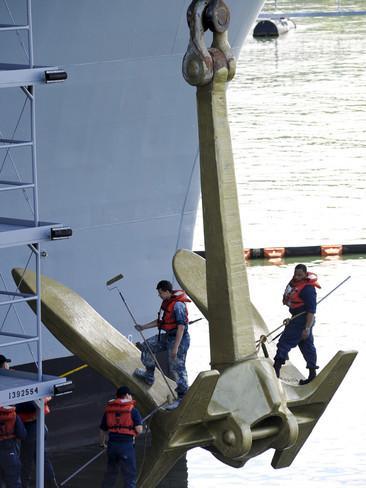 中国国产航母起锚出海,那么,您知道她的锚有多重吗?