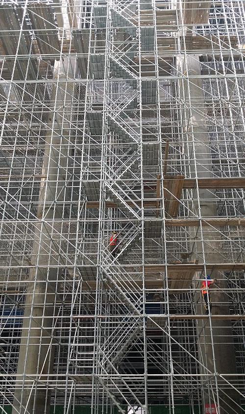 《盘扣式脚手架搭设规范的安全爬梯》孙洪梁