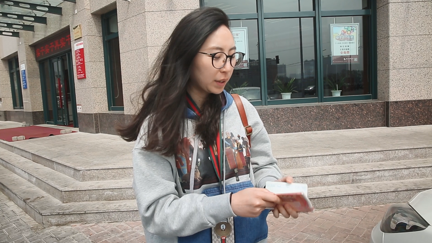 儿媳妇帮婆婆取钱,存折里有一辈子都花不完的钱