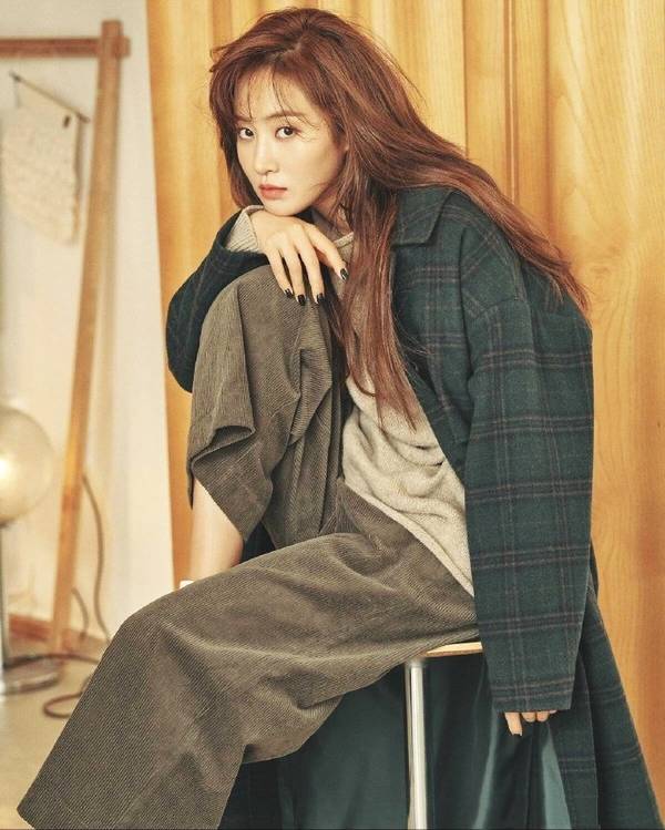 长相甜美秀丽又自带性感风情的权俞利,不仅拥有高挑的身材和健康的