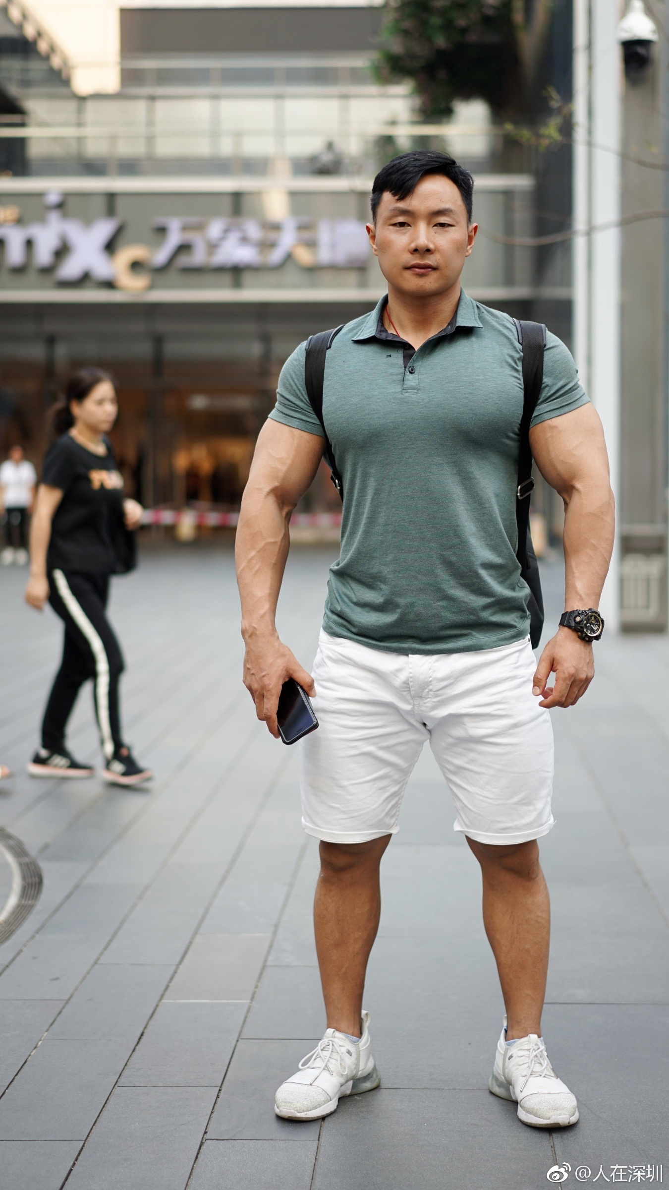 没机会做访谈,请去他微博里看@朱慧锋keen锋健身创始人 「深圳街拍」