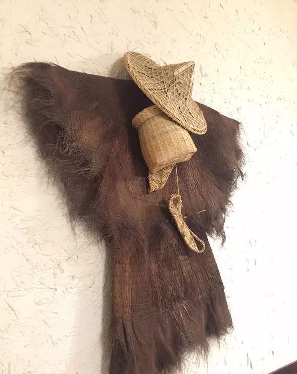 草鞋,草衣"朝凤土灶台"真真正正的烧火做饭,用的柴火全是实木,有一种