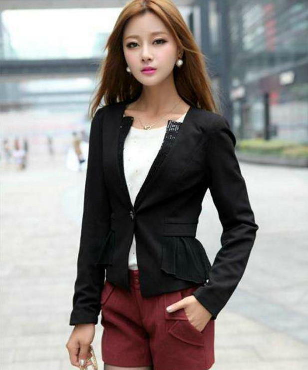 南京街拍,小姐姐把短裤穿出一个性,图1女人味十足