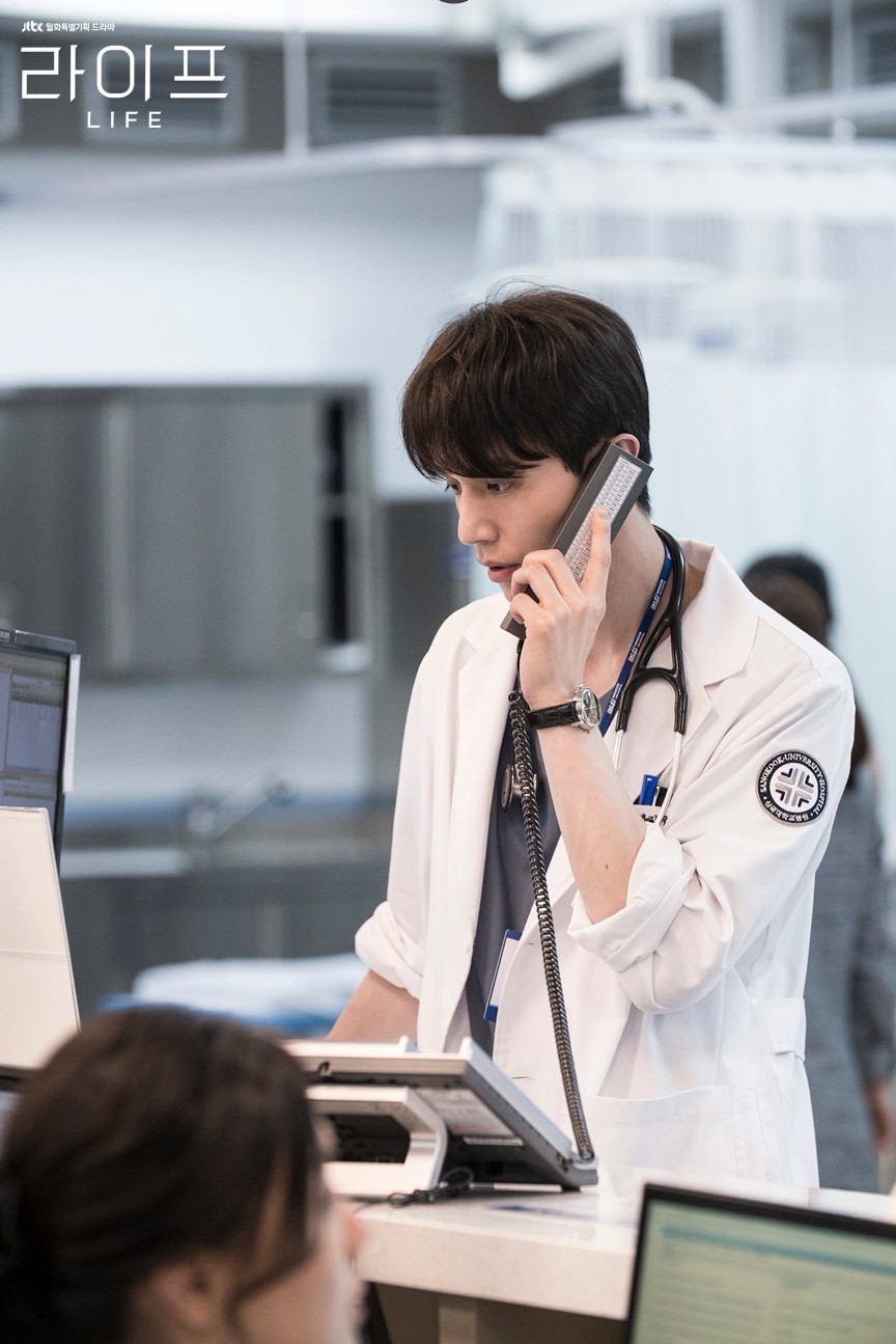 李栋旭主演《life》剧照