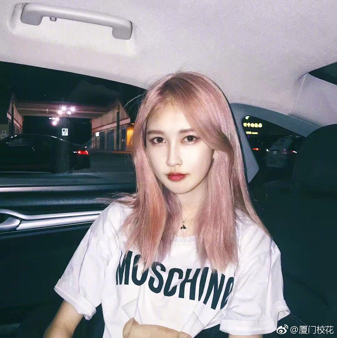 她叫陈雨馨6799年毕业于厦门五缘实验学校天蝎座