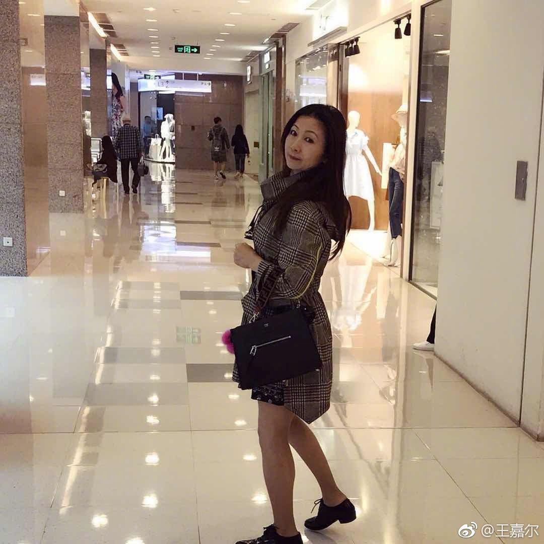 看了刘嘉玲林志玲妈妈照片终于知道他们为什么长得这么好看了