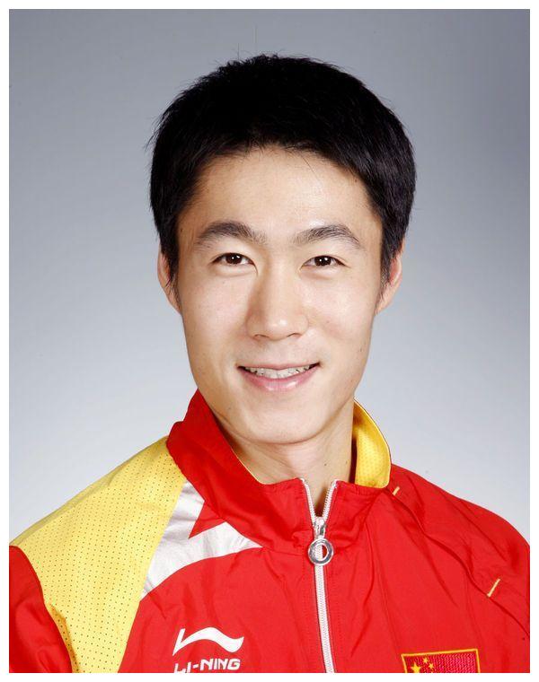 比赛中获得男单冠军后又在96你国际乒联职业巡回赛中与闫森获得男双