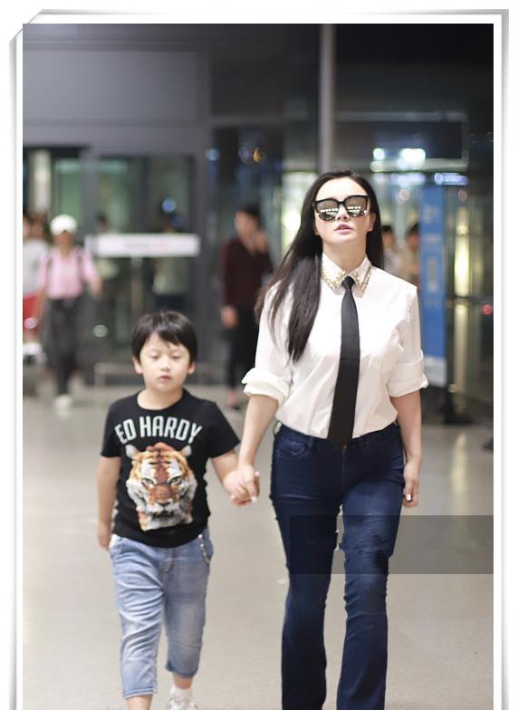 高腰裤只服冉莹颖!162身高穿出180既视感,真正胸下全是腿