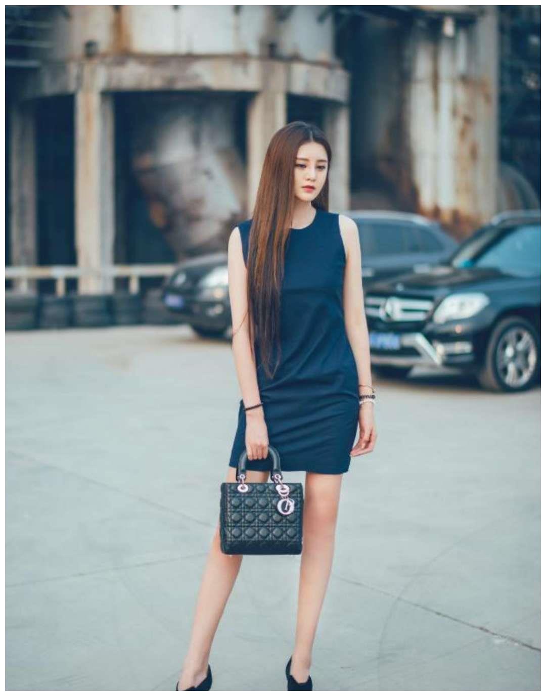 身材修长的连衣裙美女,气质不凡,魅力十足!