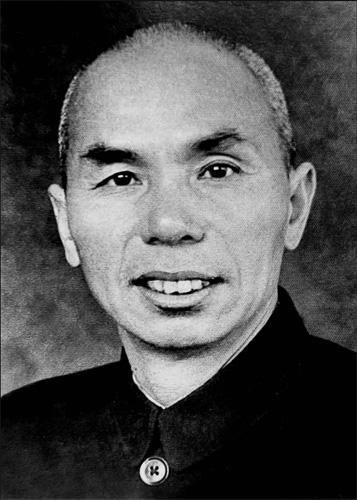 省委书记到农村工作,当地专门给他安排舒适新房,他却选了个草房