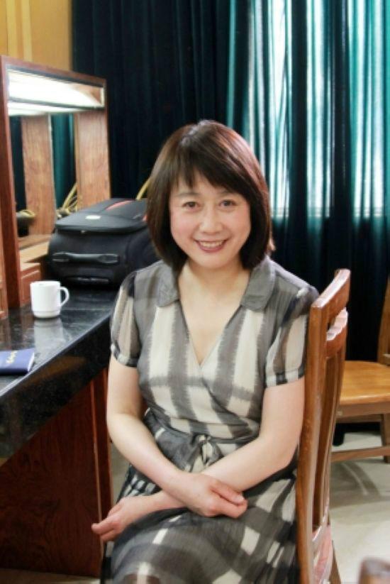 62岁央视一姐汪文华近照,曾与丈夫两地分居17年,如今热衷公益