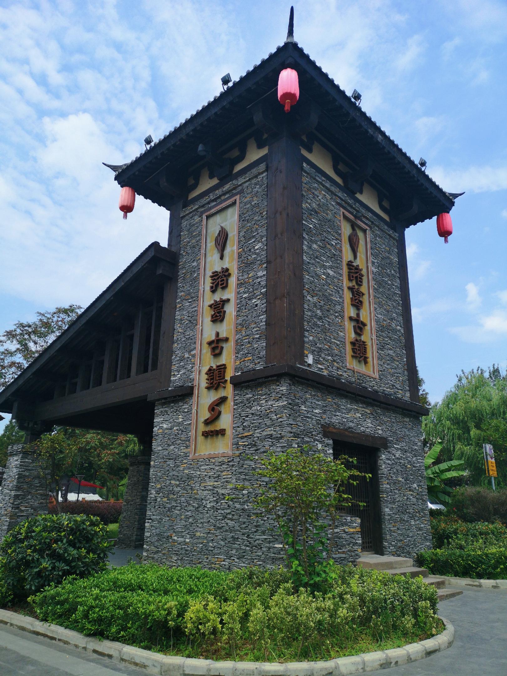 周末打卡诸葛古镇 被影院版《出师表》演艺和火烈鸟派对圈粉