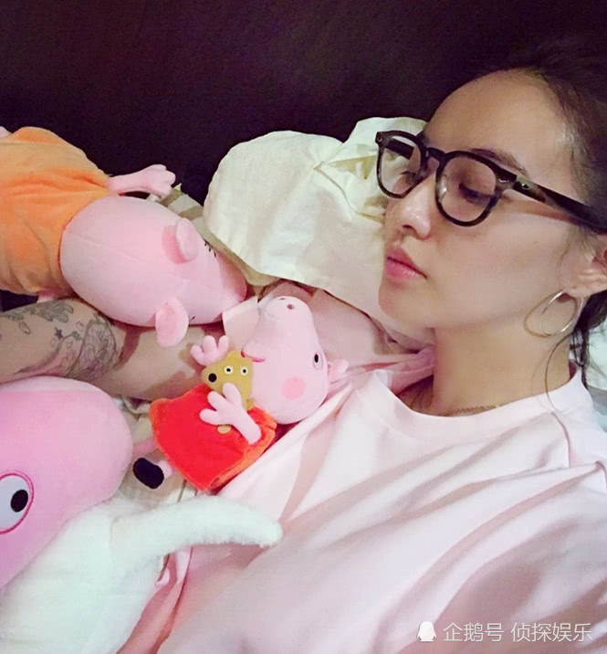 欧弟爱妻郑云灿晒孕期美照孕肚明显大长腿抢镜