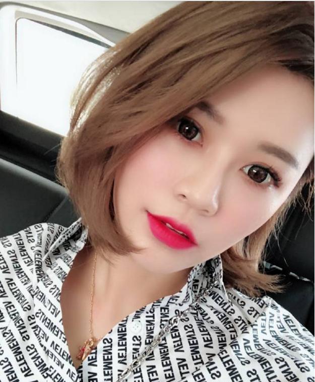 李根结婚纪念日秀恩爱,妻子典型白富美,网友:又骗我去打球!