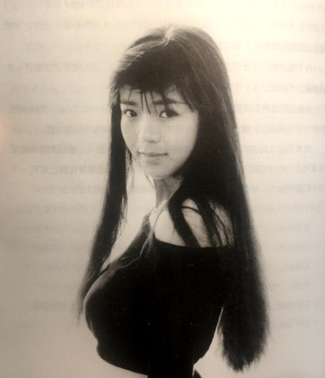朱迅年轻时的照片曝光,清纯可爱令人一见倾心