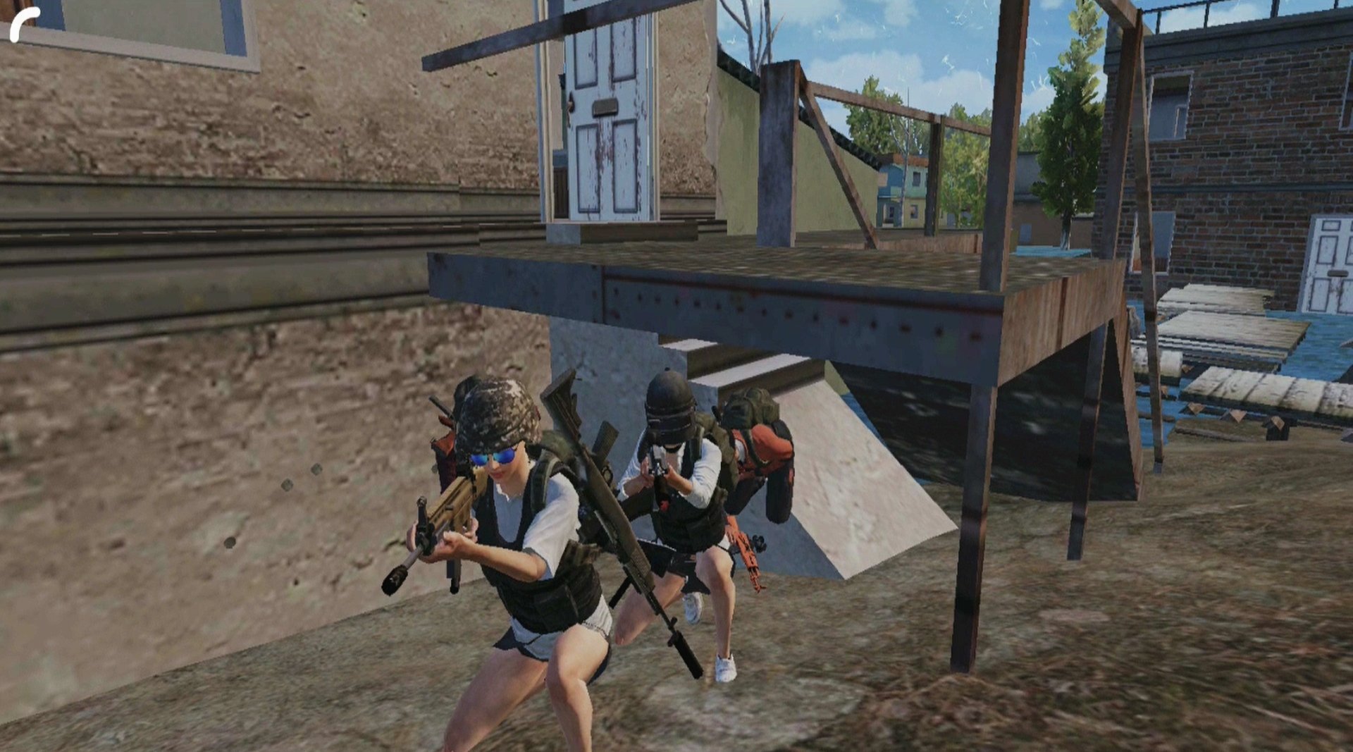 刺激战场:开着蹦蹦捡盒子,车技好姿势帅,我的快递你拿走!