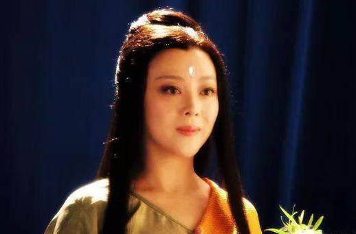 她当红时变通缉犯,作品因尺度大被下,复出后成总裁却又被坑惨!