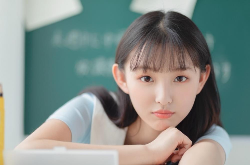 我和班花A闹矛盾，导致留在我身边的班花B离开了，我该不该挽...