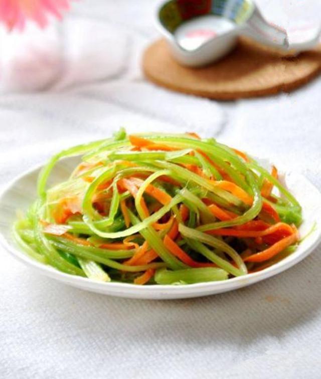 六,炝拌芹菜丝
