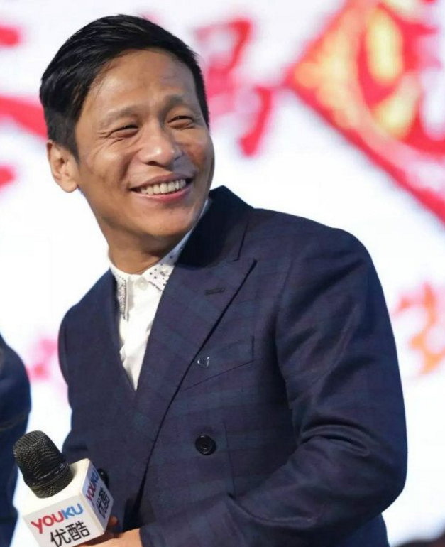 古天乐黑,宋小宝黑,吉克隽逸黑,都不如他的皮肤黑,比黑人还黑