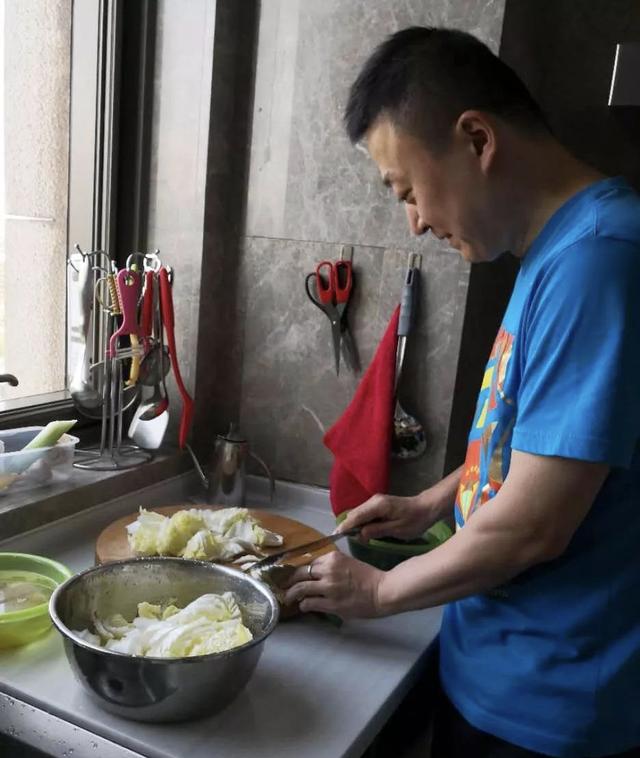 马琳原本在国乒队内就是以会做饭闻名,在伦敦奥运会期间他更是亲自下