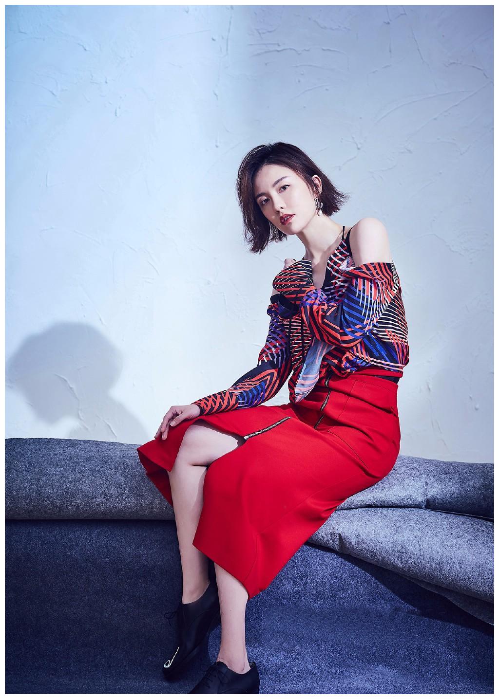 吕佳容立体条纹哈伦裤胖10斤,当看到腰间,网友:真的胖10斤