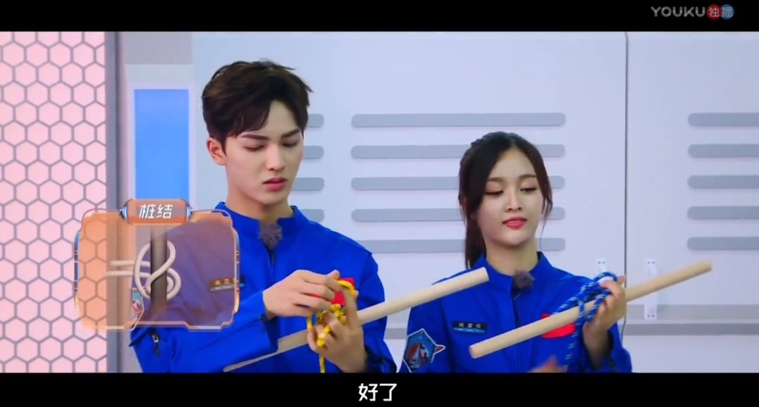 于是我们看到了配合默契的"打结姐弟"吴宣仪&朱正廷,也看到了磨合之后